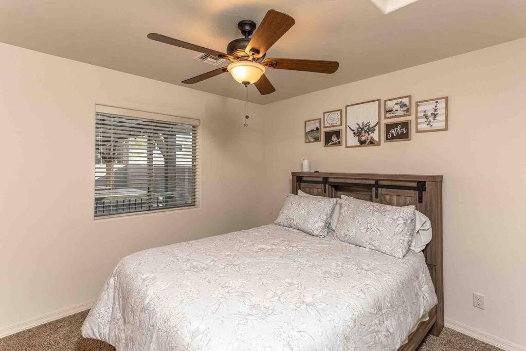 Hot Tub . Spacious . Pets . Central . Boat Parking Lake Havasu City Eksteriør billede